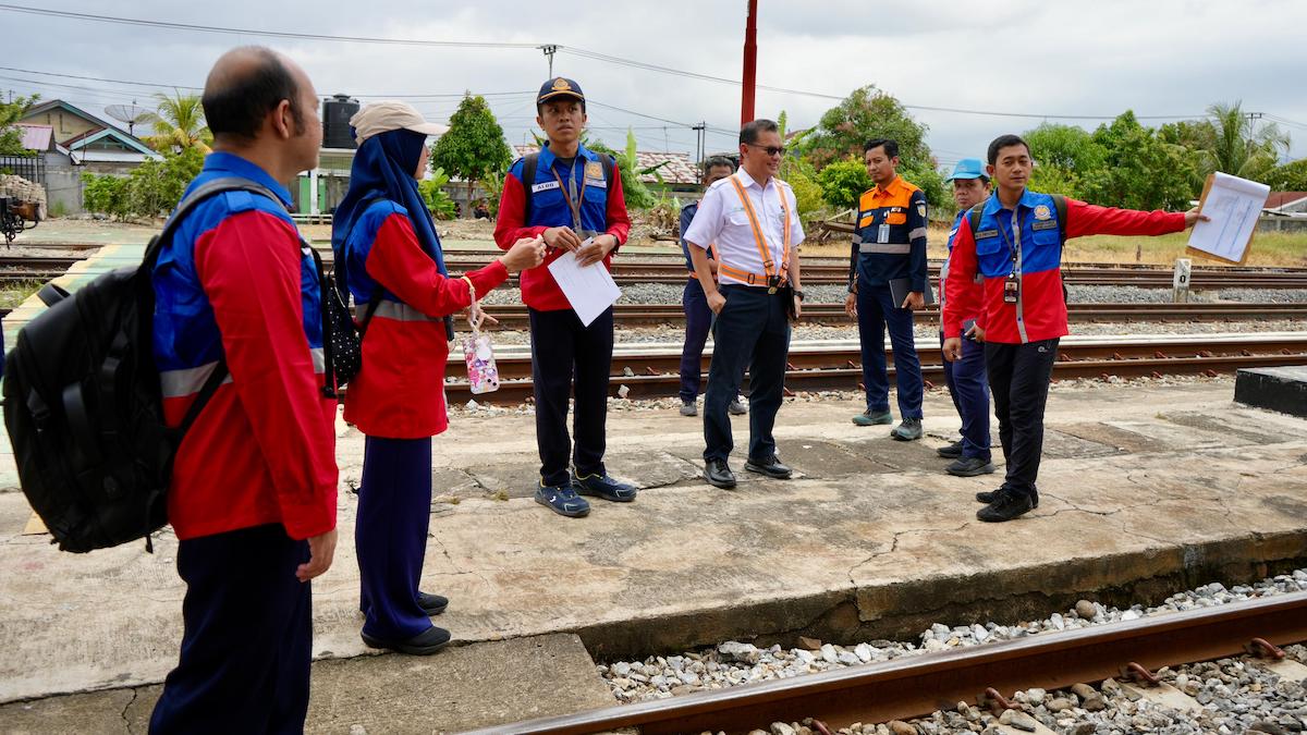 Inspeksi keselamatan Lebaran 2026 oleh tim dari KAI Divre II Sumbar. (dok. istimewa)