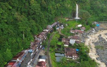 Jalur Lembah Anai yang menghubungkan Padang-Bukittinggi. (dok. istimewa)