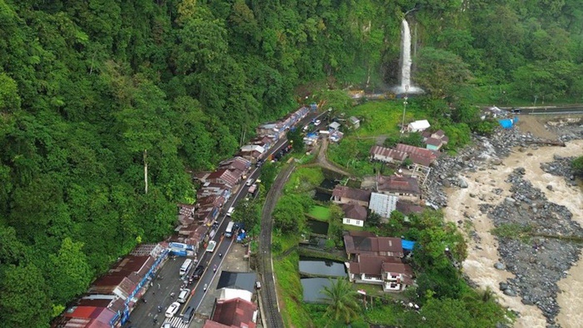 Jalur Lembah Anai yang menghubungkan Padang-Bukittinggi. (dok. istimewa)