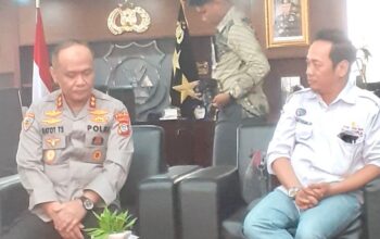 Kapolda Sumbar berbincang terkait ketenagakerjaan dengan SPSI Sumbar. (dok. istimewa)