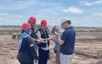 Kementerian Ketenagakerjaan (Kemnaker) mempertegas komitmen penegakan hukum di sektor ketenagakerjaan dengan menjatuhkan sanksi administratif denda sebesar Rp2,17 miliar kepada PT BAP di Kalimatan Barat. (Foto: Dok Kemnaker)