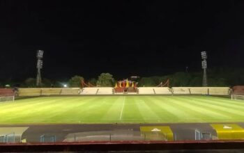 Kondisi Stadion Haji Agus Salim Padang pada malam hari. (dok. istimewa)