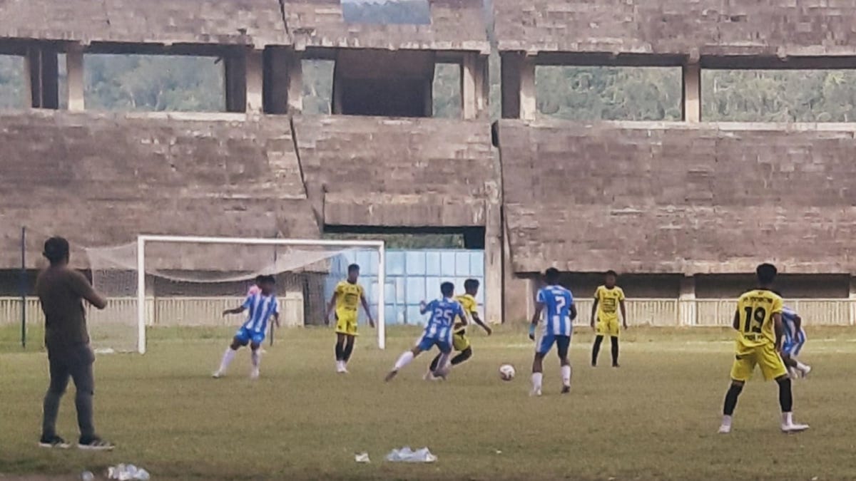 Laga PS Rambatan kontra PSP Padang di Stadion Utama Sumbar. (dok. istimewa)