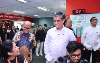Menteri Ketenagakerjaan Yassierli saat Monitoring dan Evaluasi (Monev) Program Pemagangan Nasional di Transmedia (Foto: Dok Kemnaker)