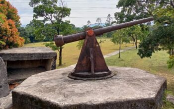 Meriam peninggalan Jepang di Lapangan Golf PT Semen Padang. (dok. istimewa)