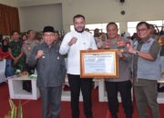 Pemerintah Serahkan Bantuan Tahap I untuk Korban Bencana Hidrometeorologi di Padang
