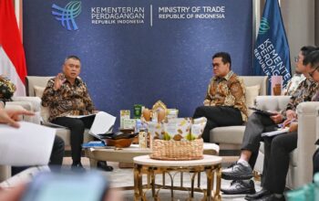 : Menteri Perhubungan Dudy Purwagandhi berkoordinasi dengan Menteri Perdagangan Budi Santoso, di Jakarta, Selasa (24/2/2026). (Foto: Humas Kementerian Perhubungan)