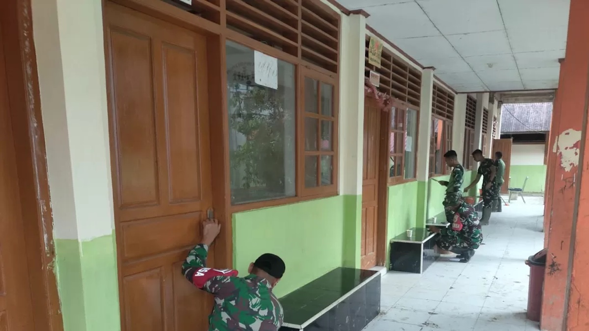 Pengecatan ulang pesantren di Agam pascabencana. (dok. istimewa)