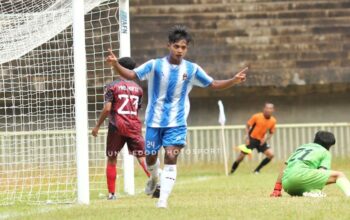 Selebrasi pemain PSP Padang usai melesatkan gol ke gawang Gumarang FKNB. PSP menang telak 9-0 dalam laga ini. (Dodi Kurniawan for Radar Sumbar)