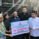 Wagub Vasko serahkan bantuan untuk rejab RLTH di Payakumbuh. (dok. adpsb)