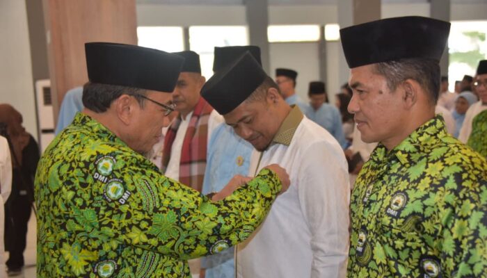 Wawako Maigus Nasir Lantik Pengurus Dewan Masjid Indonesia Kota Padang