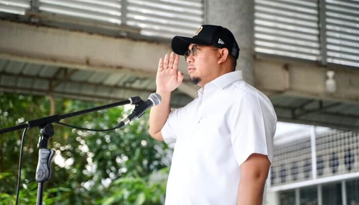 Pembina Upacara di SMA 1 Padang, Andre Rosiade Dorong Pelajar Bangun Sumbar Lewat Pendidikan dan Disiplin
