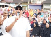 Andre Rosiade Bagikan Ribuan Paket Sembako HUT Gerindra di Pesisir Selatan