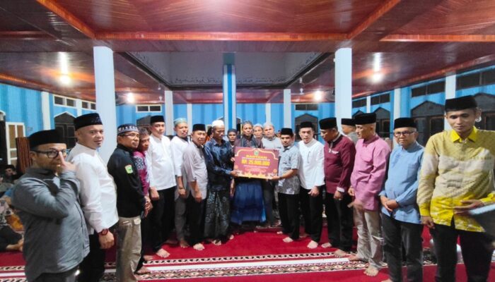Safari Ramadhan ke Garabak Data, Wabup Solok Serahkan Hibah Rp25 Juta