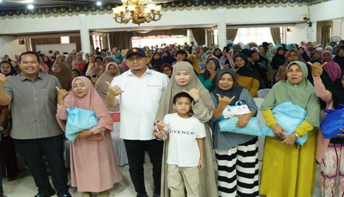 Andre Rosiade Kembali Salurkan 5.000 Paket Sembako di Kota Pariaman, Ringankan Beban Warga awal Ramadhan