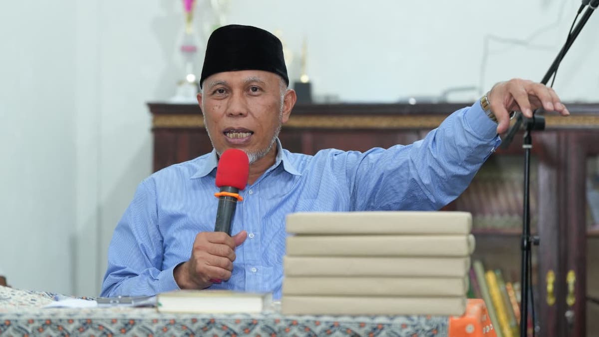 Gubernur Mahyeldi saat beri tausiyah pada acara Safari Ramadan Pemprov Sumbar di Sijunjung. (dok. istimewa)