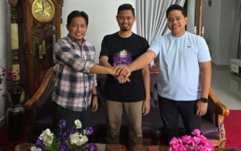 Ketum KONI Sumbar Hamdanus bersama Ketua DPRD Pariaman. (dok. istimewa)