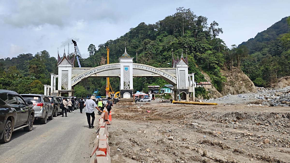 Kondisi jembatan kembar Padang Panjang saat ini masih dalam perbaikan. (dok. istimewa)