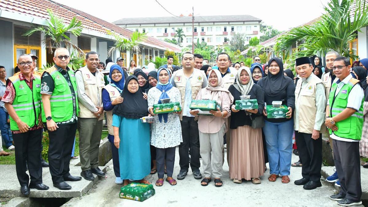 Kwarda Gerakan Pramuka Sumbar serahkan bantuan untuk penyintas bencana di Padang. (dok. istimewa)