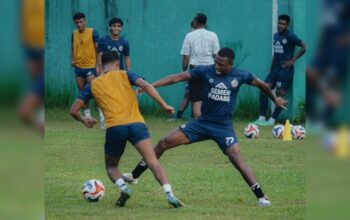 Latihan pemain Semen Padang FC sebelum berangkat ke Yogyakarta untuk laga away menghadapi PSBS Biak. (dok. istimewa)