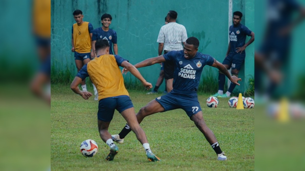 Latihan pemain Semen Padang FC sebelum berangkat ke Yogyakarta untuk laga away menghadapi PSBS Biak. (dok. istimewa)