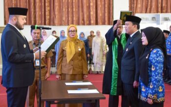 Pelantikan Pejabat Tinggi Pratama dan Kepala Sekolah di lingkup Pemko Padang. (dok. Prokopim)