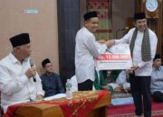 Safari Ramadan di Sawahlunto, PT Semen Padang Serahkan Rp12,5 Juta dan Al-Qur’an untuk Pengembangan Masjid Agung