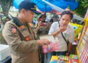 Satpol PP Padang Tertibkan PKL Penjual Petasan Selama Ramadan