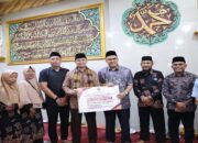 Sekda Sumbar Pimpin TSR 2026, Bantu Masjid dan Panti Asuhan di Kota Pariaman