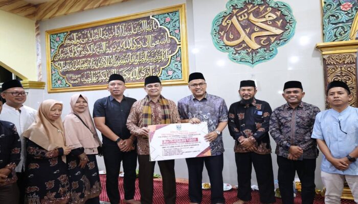 Sekda Sumbar Pimpin TSR 2026, Bantu Masjid dan Panti Asuhan di Kota Pariaman